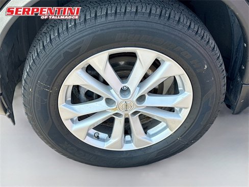 Used 2015 Nissan Rogue SV image 28