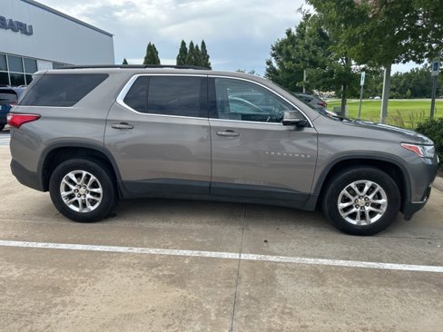 Used 2019 Chevrolet Traverse LT image 3