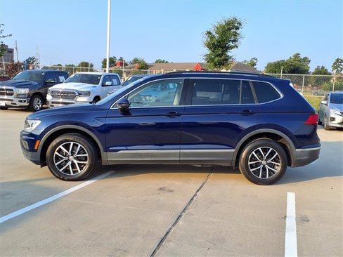 Used 2021 Volkswagen Tiguan SE w/ Panoramic Sunroof Package image 14