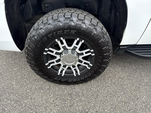 Used 2008 Chevrolet Suburban 2500 w/ Skid Plate Package image 10