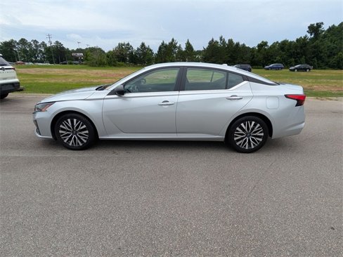 Used 2024 Nissan Altima 2.5 SV image 10