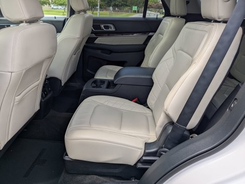 Used 2018 Ford Explorer Platinum image 30