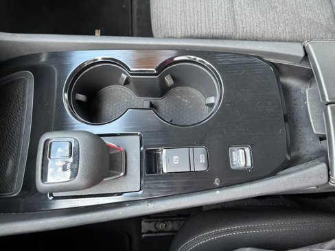Used 2022 Nissan Rogue S image 25