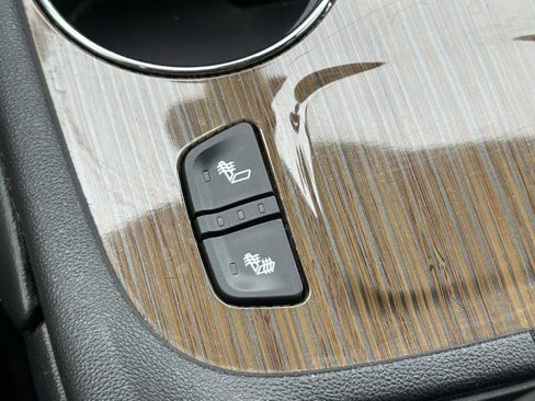 Used 2020 GMC Acadia SLE w/ Driver Convenience Package image 21