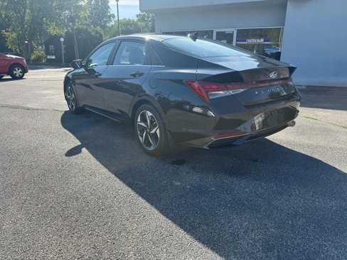 Used 2023 Hyundai Elantra Limited w/ Cargo Package image 6