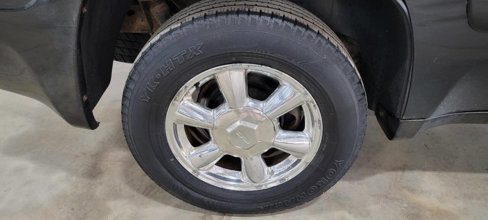 Used 2005 GMC Envoy SLE image 8