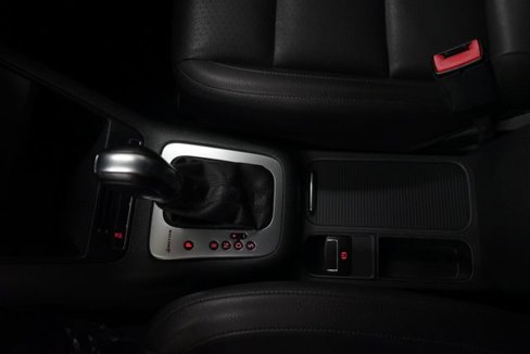 Used 2015 Volkswagen Tiguan SE image 24