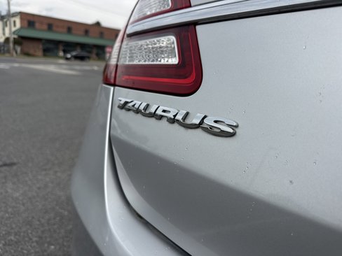 Used 2016 Ford Taurus SEL w/ Equipment Group 201A image 32