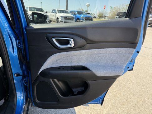 Used 2024 Jeep Compass Sport image 35