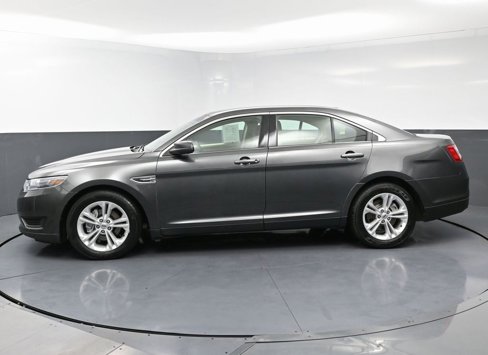 Used 2017 Ford Taurus SE image 6