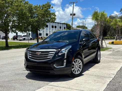 Used 2019 Cadillac XT5 FWD image 1