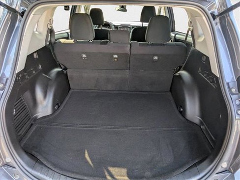 Used 2018 Toyota RAV4 LE image 6