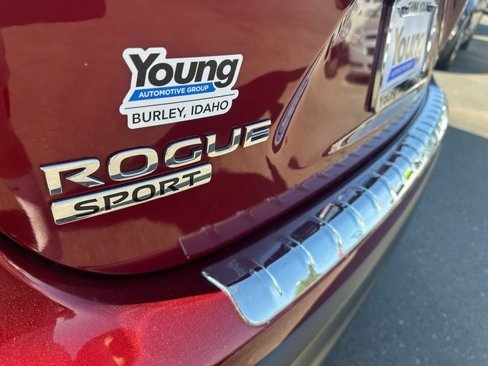 Used 2022 Nissan Rogue Sport SV image 11