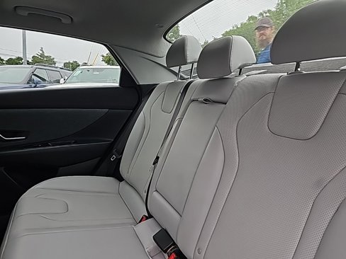Used 2022 Hyundai Elantra Limited w/ Cargo Package image 13