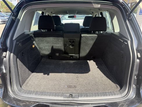 Used 2017 Volkswagen Tiguan S image 17