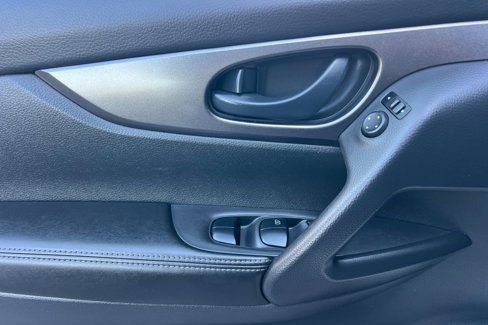 Used 2019 Nissan Rogue Sport S image 12