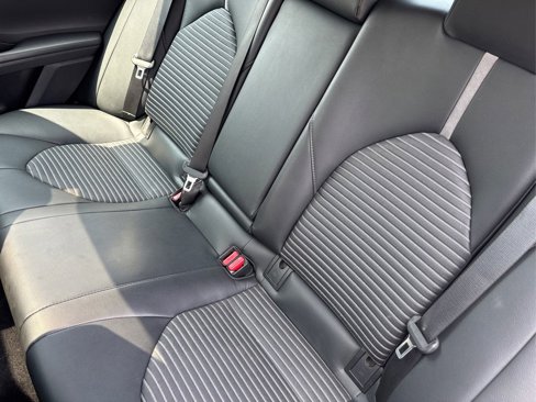 Used 2018 Toyota Camry SE image 10