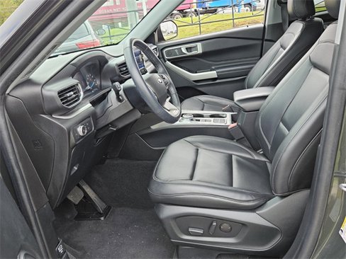 Used 2022 Ford Explorer XLT w/ Equipment Group 202A image 5