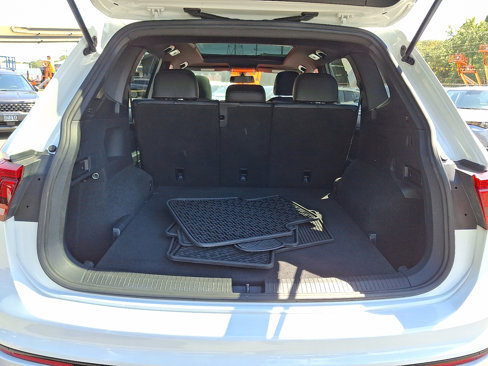 Used 2021 Volkswagen Tiguan SE R-Line image 29