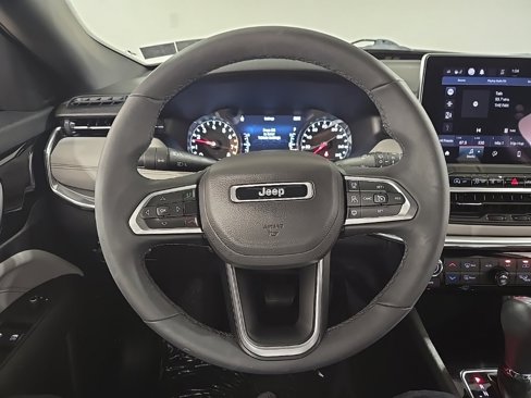 Used 2024 Jeep Compass Limited image 9