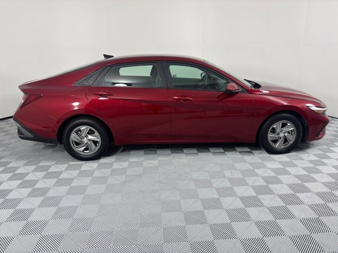Used 2024 Hyundai Elantra SE image 8