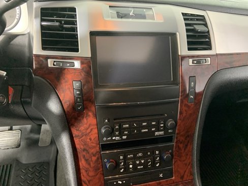 Used 2013 Cadillac Escalade Premium image 12