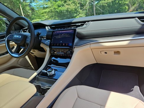 New 2025 Jeep Grand Cherokee L Limited w/ Luxury Tech Group II image 16