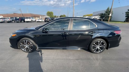 Used 2018 Toyota Camry SE image 5