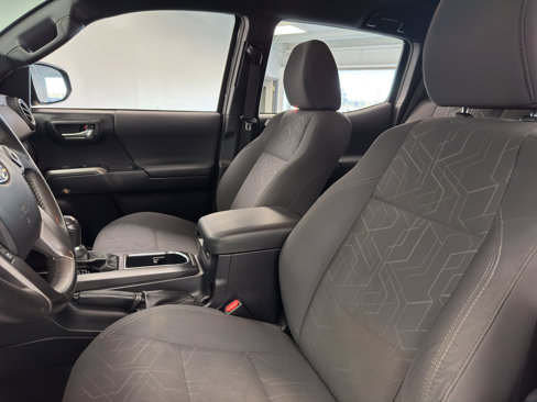 Used 2016 Toyota Tacoma TRD Sport image 13