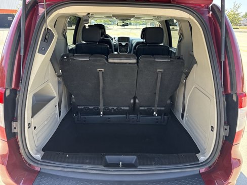 Used 2016 Chrysler Town & Country Touring-L image 24