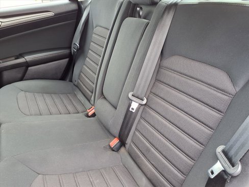 Used 2020 Ford Fusion SE image 6