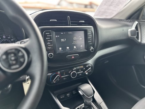 Used 2021 Kia Soul LX image 18