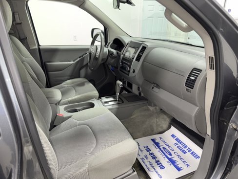 Used 2018 Nissan Frontier SV image 13