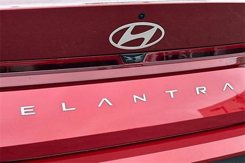 Used 2025 Hyundai Elantra SE image 26