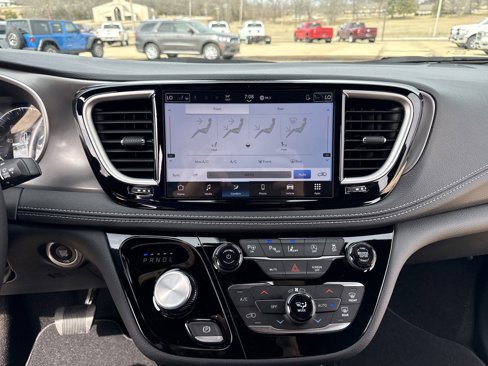 New 2025 Chrysler Pacifica Select image 20