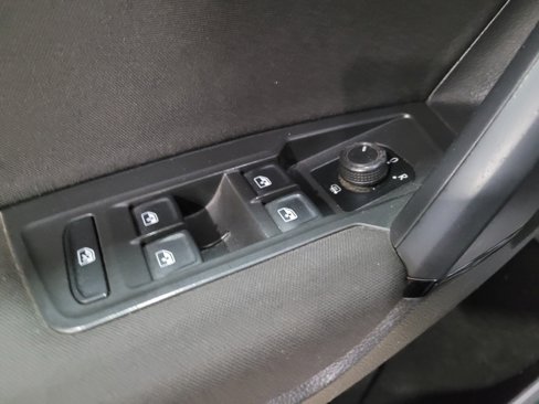 Used 2019 Volkswagen Tiguan S image 27