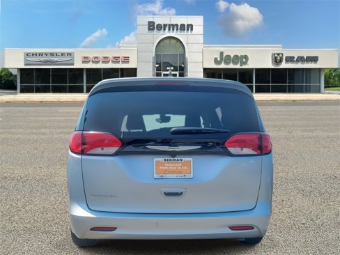 Certified 2023 Chrysler Voyager LX image 6