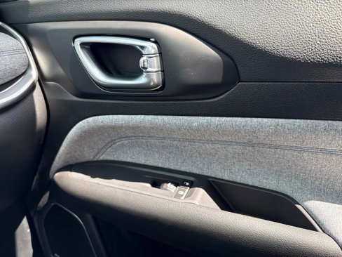 New 2025 Jeep Compass Latitude w/ Sun and Sound Group image 19