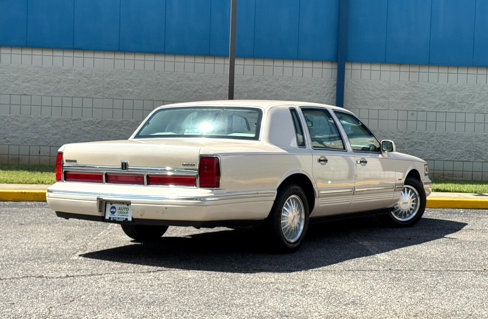 Used 1996 Lincoln Town Car Cartier image 7