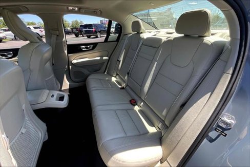 Used 2022 Volvo S60 B5 Momentum image 19