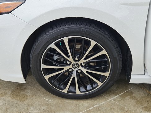 Used 2018 Toyota Camry SE image 32