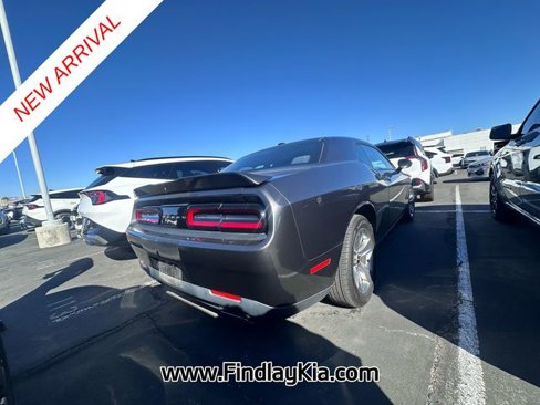 Used 2018 Dodge Challenger SXT image 5
