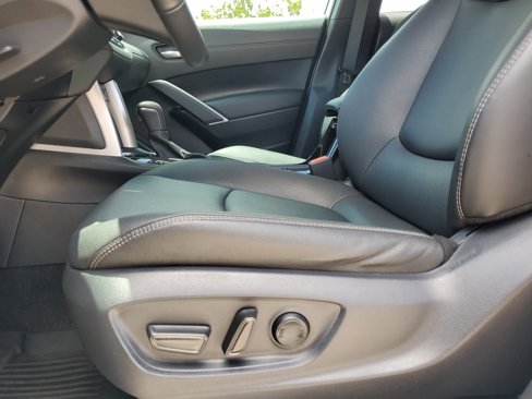 Used 2024 Toyota Corolla Cross XLE image 27