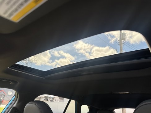 New 2025 Chevrolet Trax RS w/ Sunroof Package image 37