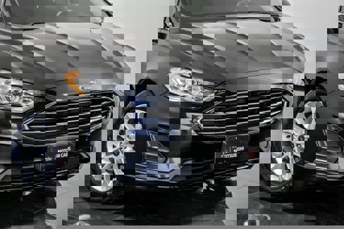 Used 2020 Ford Fusion SE image 2