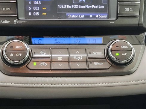 Used 2015 Toyota RAV4 Limited image 24