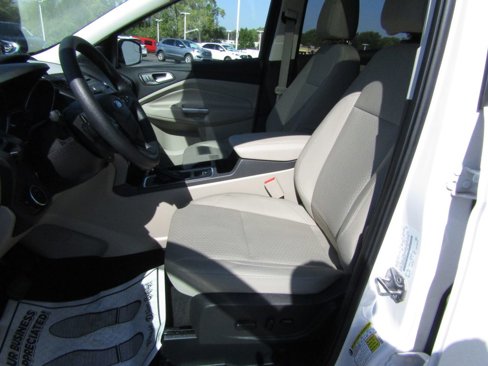 Used 2017 Ford Escape SE w/ SE Cold Weather Package image 9