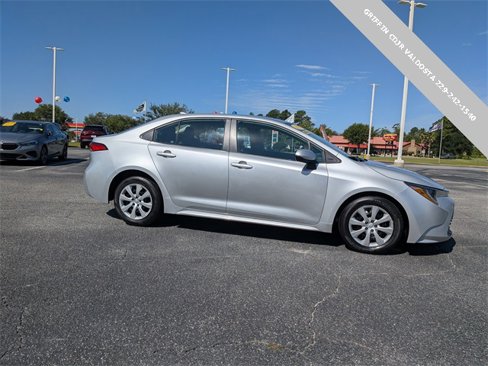 Used 2023 Toyota Corolla LE image 2
