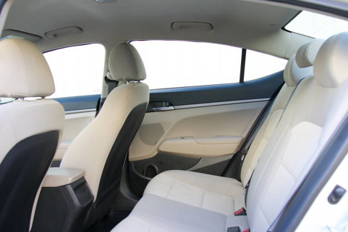 Used 2017 Hyundai Elantra SE image 14