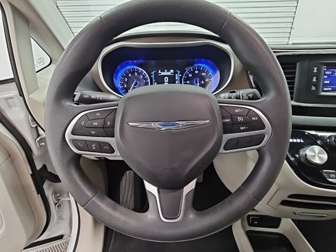 Used 2017 Chrysler Pacifica LX image 24